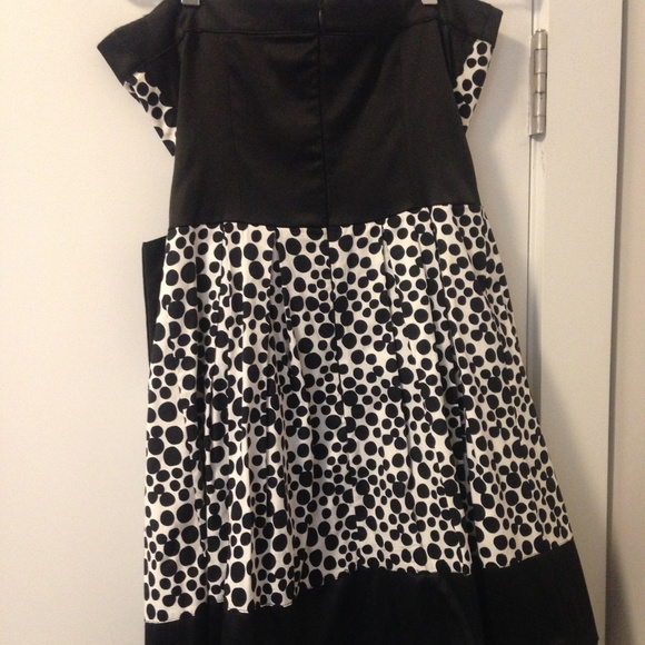 Black and White Strapless Cocktail Dress, Size M - Picture 5 of 6